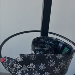 Black Snowflake Pattern Tie
